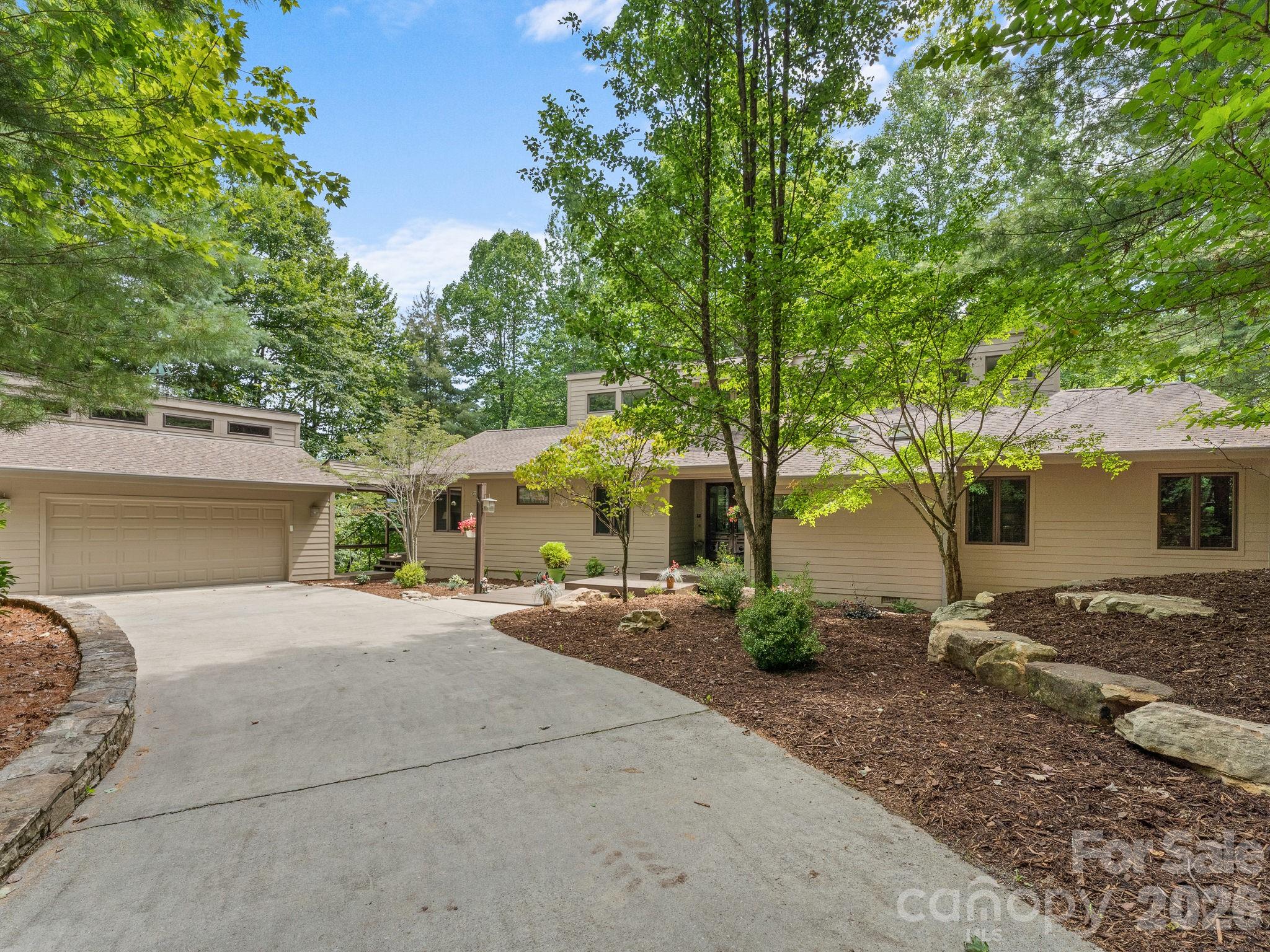 1370 Salola Lane