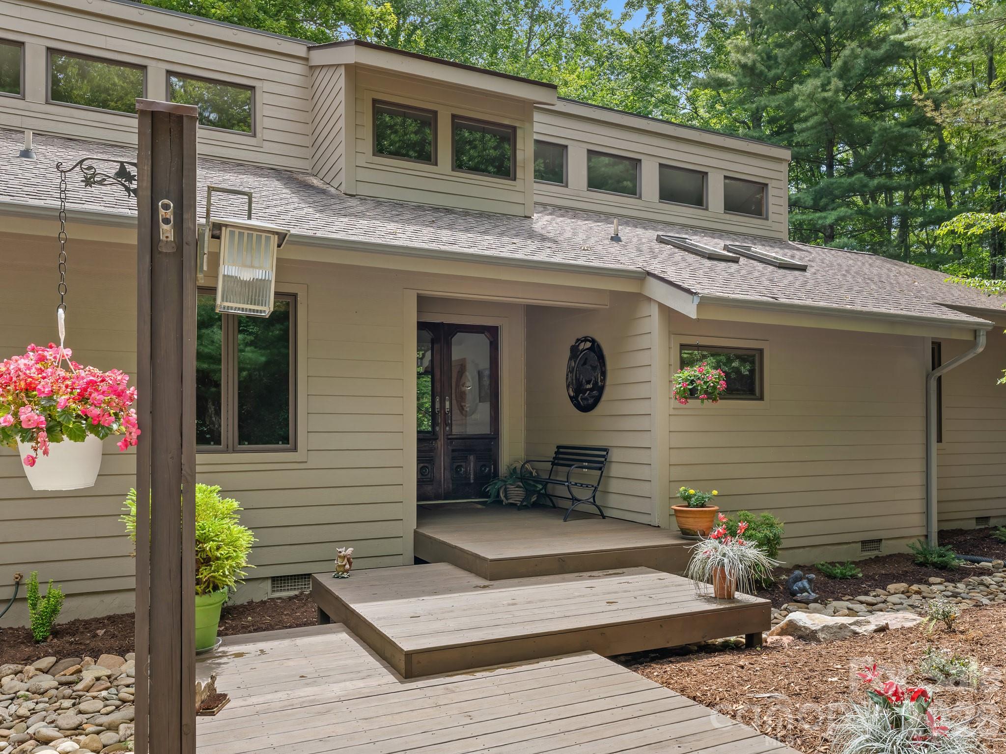 1370 Salola Lane