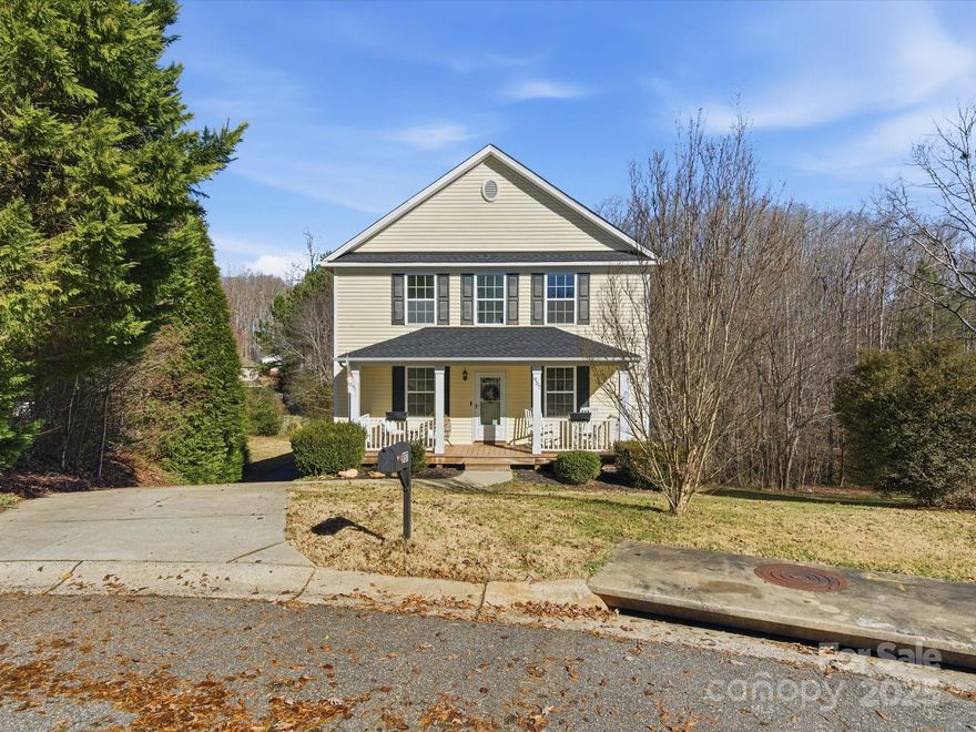 Beautifully maintained 5BR/3BA home located on a cul-de-sac lot in Clover, SC! This pristine, well-cared-for home features a newly updated kitchen with a neutral color palette, formal dining room, and a bright breakfast area. The spacious living room offers plenty of room for entertaining and everyday living. The home includes two primary suites, with an expansive main primary suite and a convenient laundry room located upstairs near all bedrooms. The finished basement provides a flexible space perfect for a media room, movie theater, or additional living area. Enjoy outdoor living on the large back deck overlooking a private wooded area. Situated on one of the largest lots in the neighborhood, this home also features an oversized 2-car garage. Located in the highly sought after Clover School District, this home offers space, privacy, and comfort in an ideal setting. Hurry home to 957 Poplar Forest Ridge!