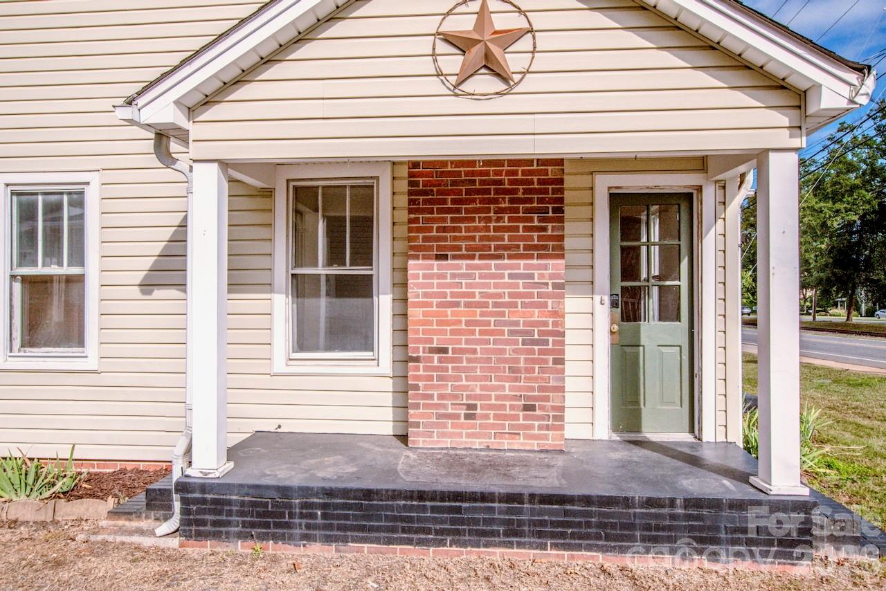 19641 S Main Street