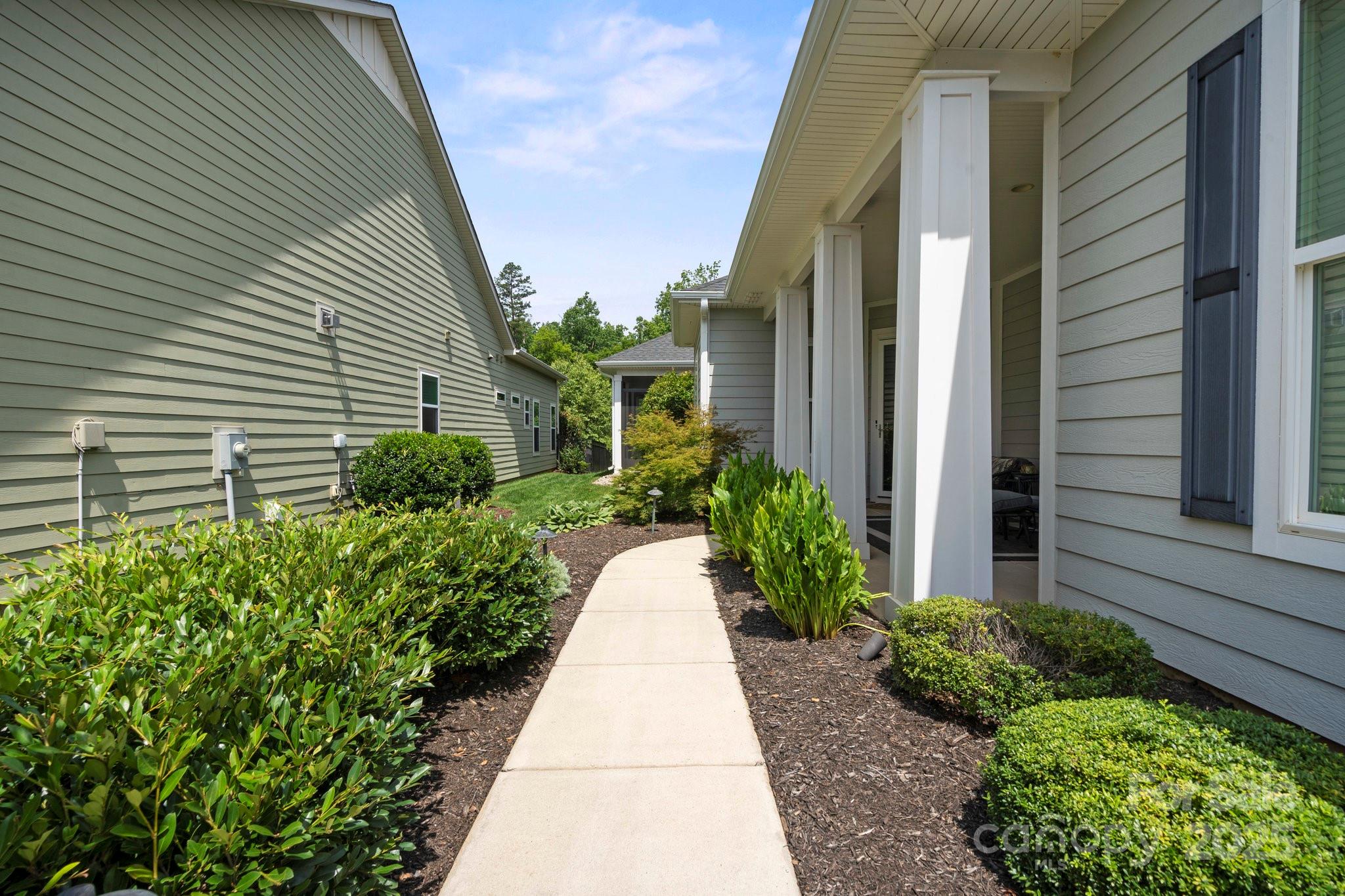 4922 Looking Glass Trail