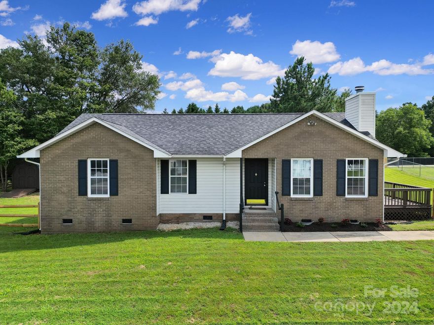 Charming 3-bed, 2-bath home in a sought-after cul-de-sac with no HOA! Located just 26 minutes from Charlotte International Airport and close to downtown Fort Mill. Nestled between Riverview and Baxter Village, enjoy easy access to shops, restaurants, and parks. Recent updates include a new water heater, dishwasher, butcher block countertops, fresh paint throughout, LVP flooring, and modernized bathrooms. The home also features a wood-burning fireplace, new wrap-around deck, privacy fencing, and freshly painted ceilings with popcorn removal. Roof is 11 years new; HVAC replaced 5 years ago. Perfectly located for commuting with quick access to I-77!