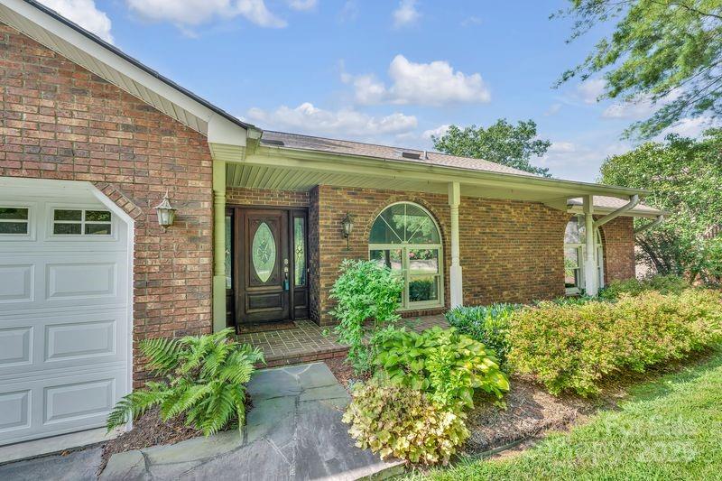 156 Circle Top Drive