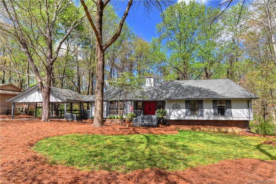 "Living at the lake is a lifestyle" What a wonderful feeling to come home to your own oasis! Feeling as you come over the bridge that you are on vacation! This is your chance to own a wonderful home in this great community with the lake, swim, tennis, gate security, walking trails & even a community garden! Well look no more! One of the least expensive homes in River Hills! Wonderful updated kitchen, master plus 2 more bedrooms on main level, where else can you find that? Walk-out basement.