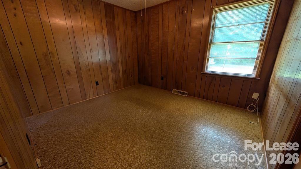 Lakeside Park - Residential Lease