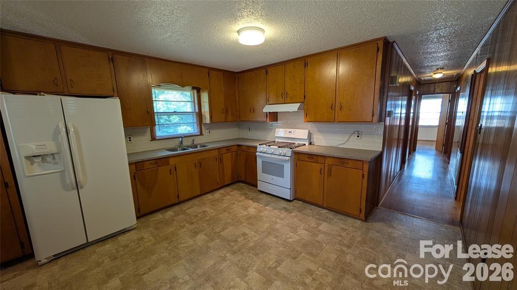 Lakeside Park - Residential Lease