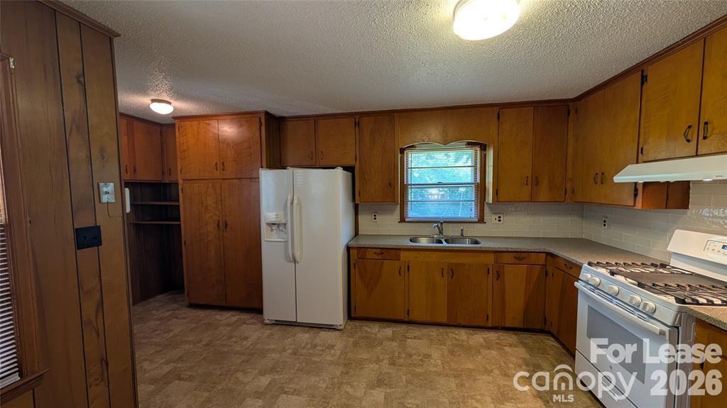 Lakeside Park - Residential Lease