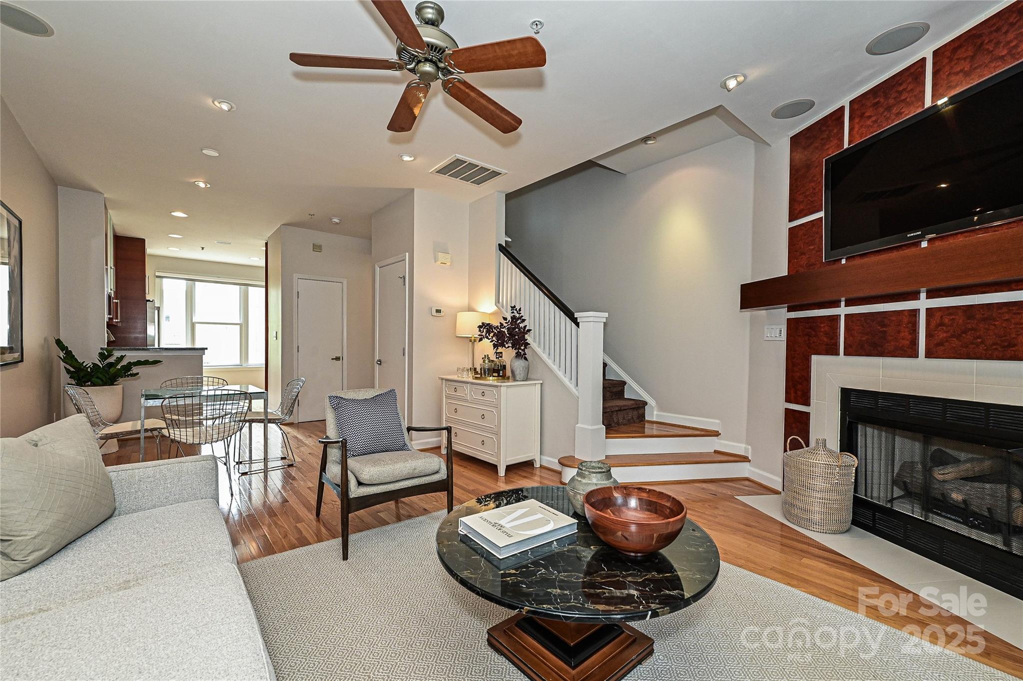 333 W 7th Street