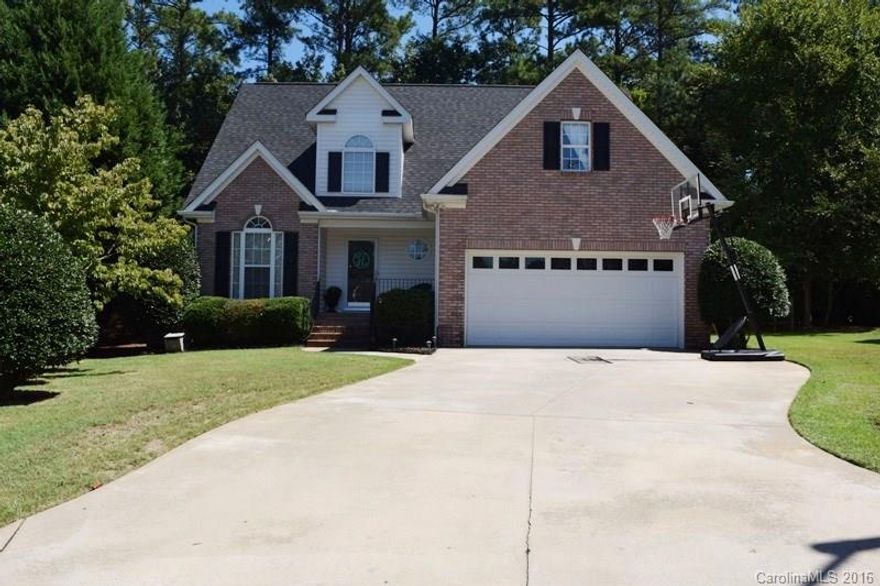 Charming home in Tyson's Forest. Beautiful hardwoods through the main living areas, formal dining, and catwalk overlooks two story great room! Master on the main with very large sitting area/nursery, his & hers closets and a walkin closet as an added bonus! Two spare bedrooms and a bonus/bed on upper level!  Community offers pool, tennis courts, and is conveniently located to shopping, dining, and hospital.