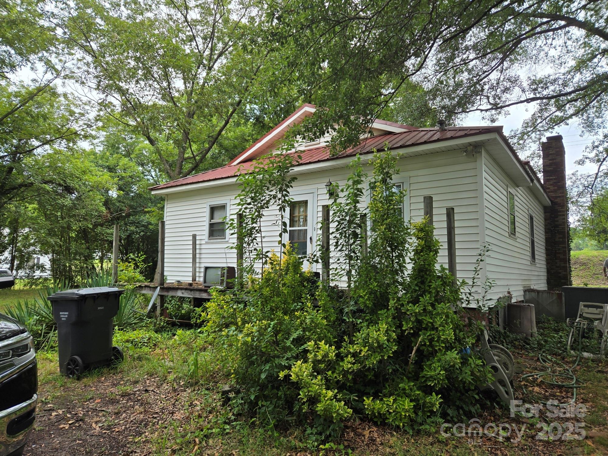511 E Trade Street