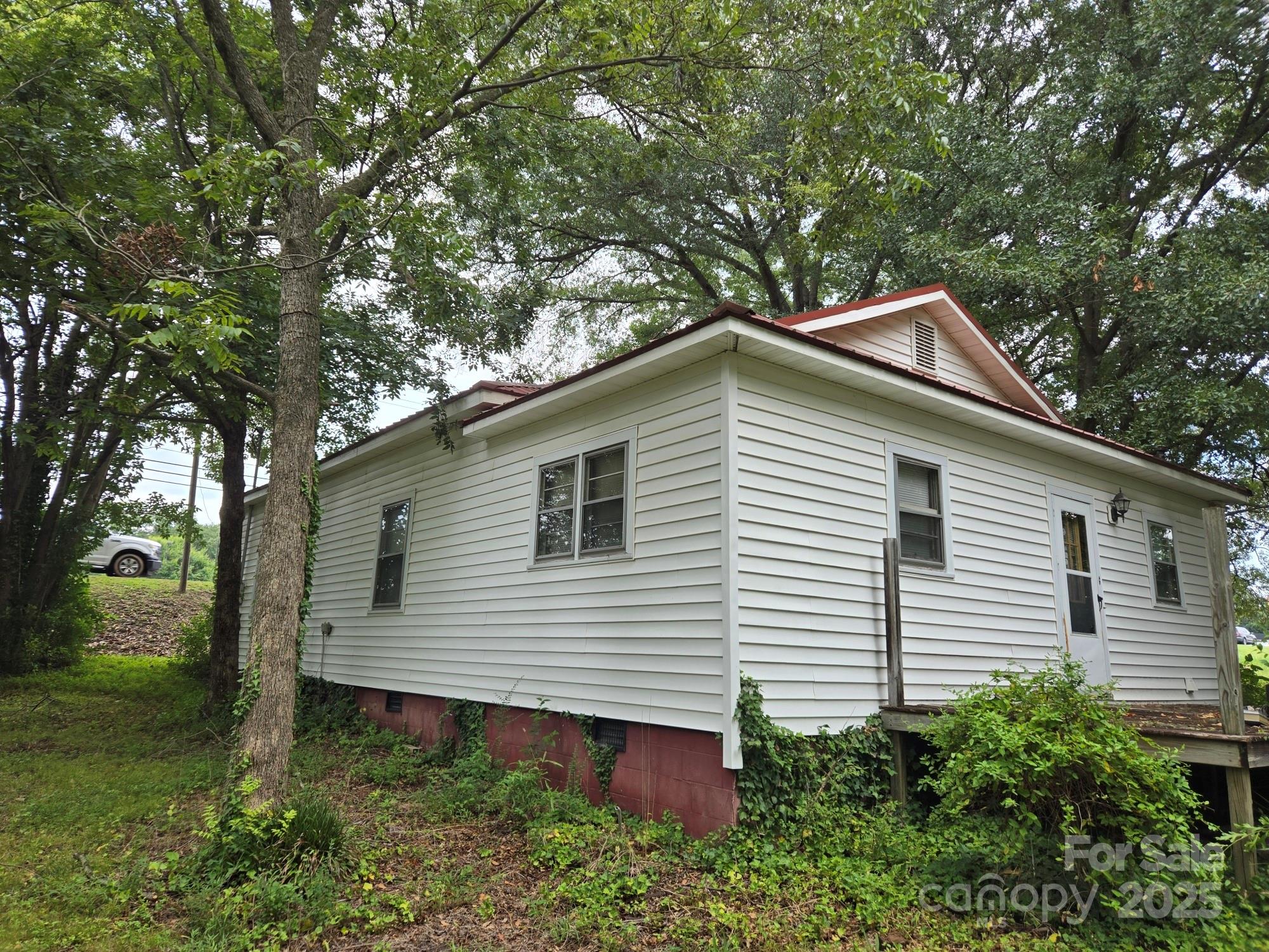 511 E Trade Street