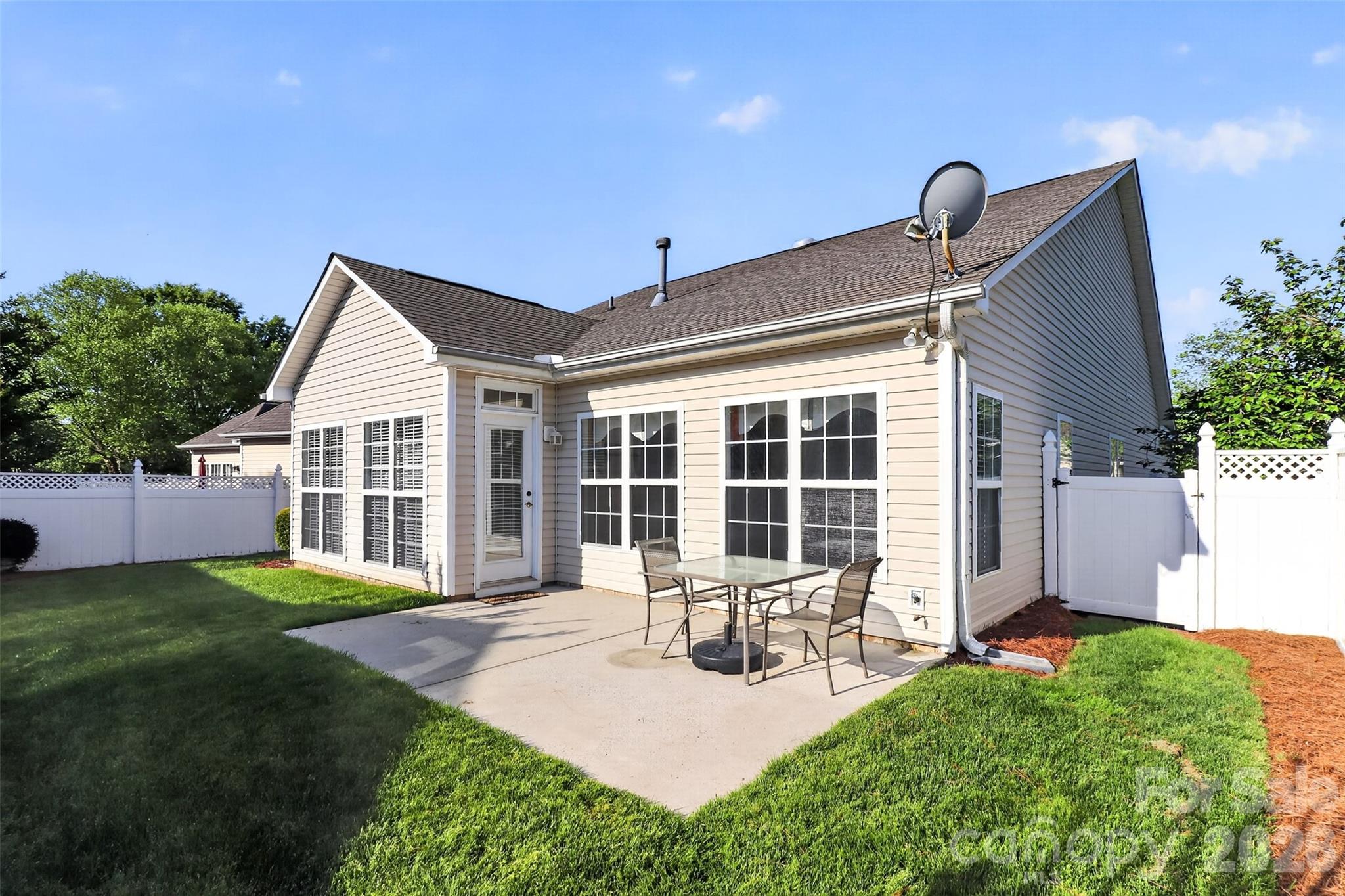 2525 Old Ashworth Lane NW