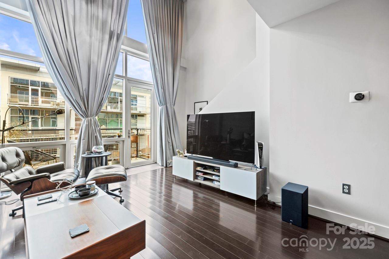 1133 Metropolitan Avenue 318