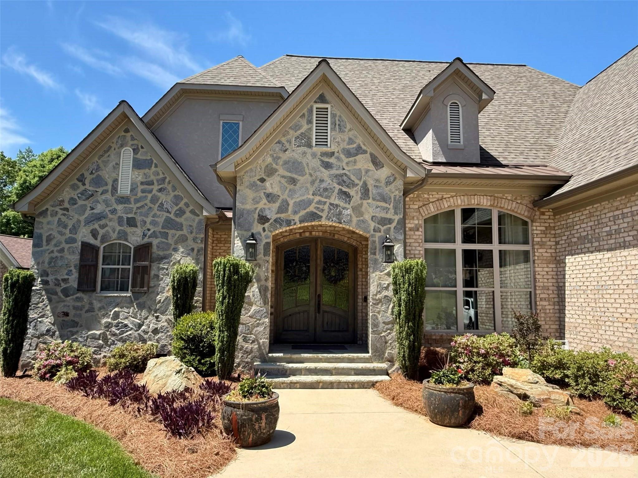 4025 Foxes Trail