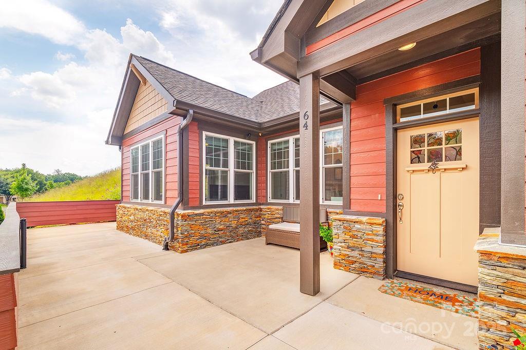 64 Creekside View Drive
