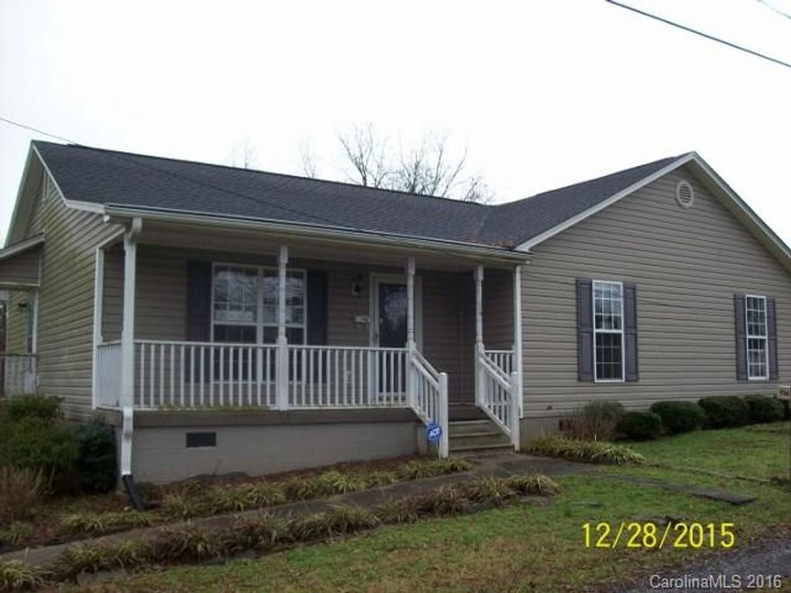 Adorable ranch very close to downtown York. Large rooms, neutral colors, big sunny eat-in kitchen. Open floor plan, enjoy the outdoors from rocking chair front porch. Freshly painted interior, carpets cleaned & stretched make this charming home move in ready!