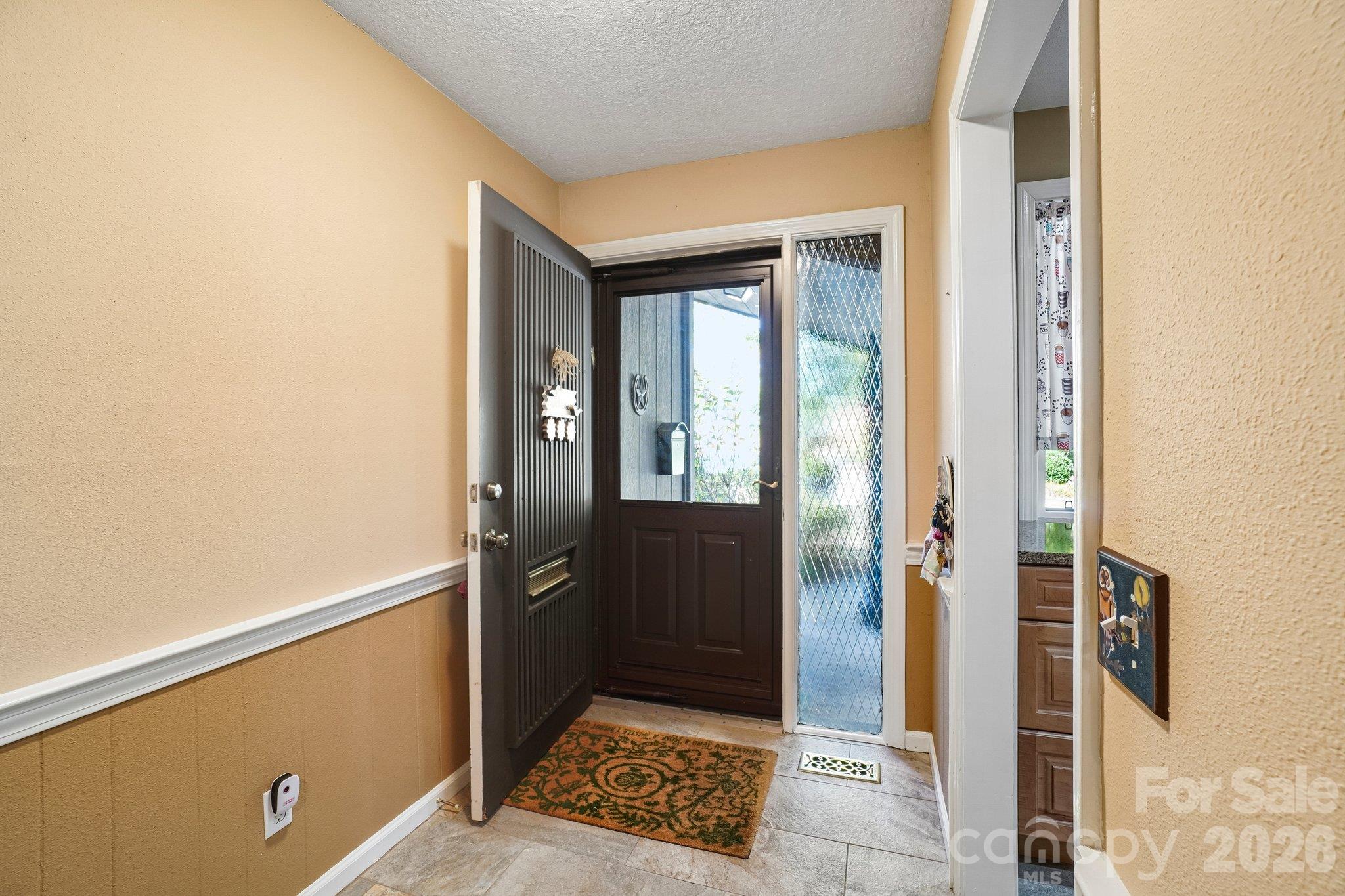 82 Laurelwood Circle W