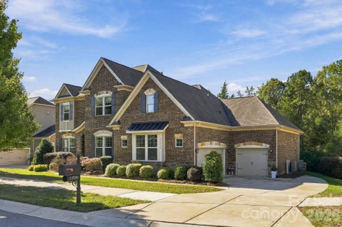 Photo of 13714 Sunset Bluffs Circle, Huntersville, NC 28078 (MLS # 4436222)