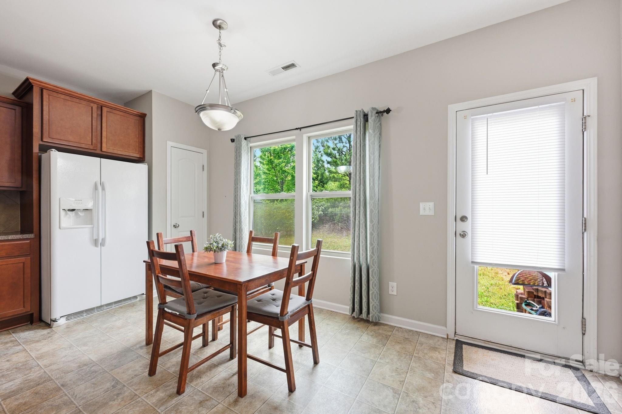 Ellis Pond - Residential