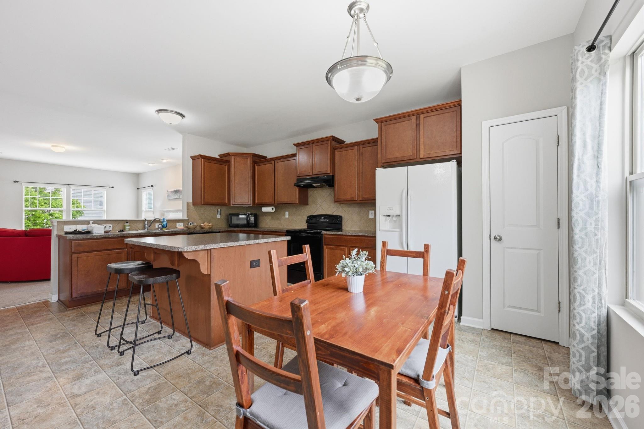 Ellis Pond - Residential