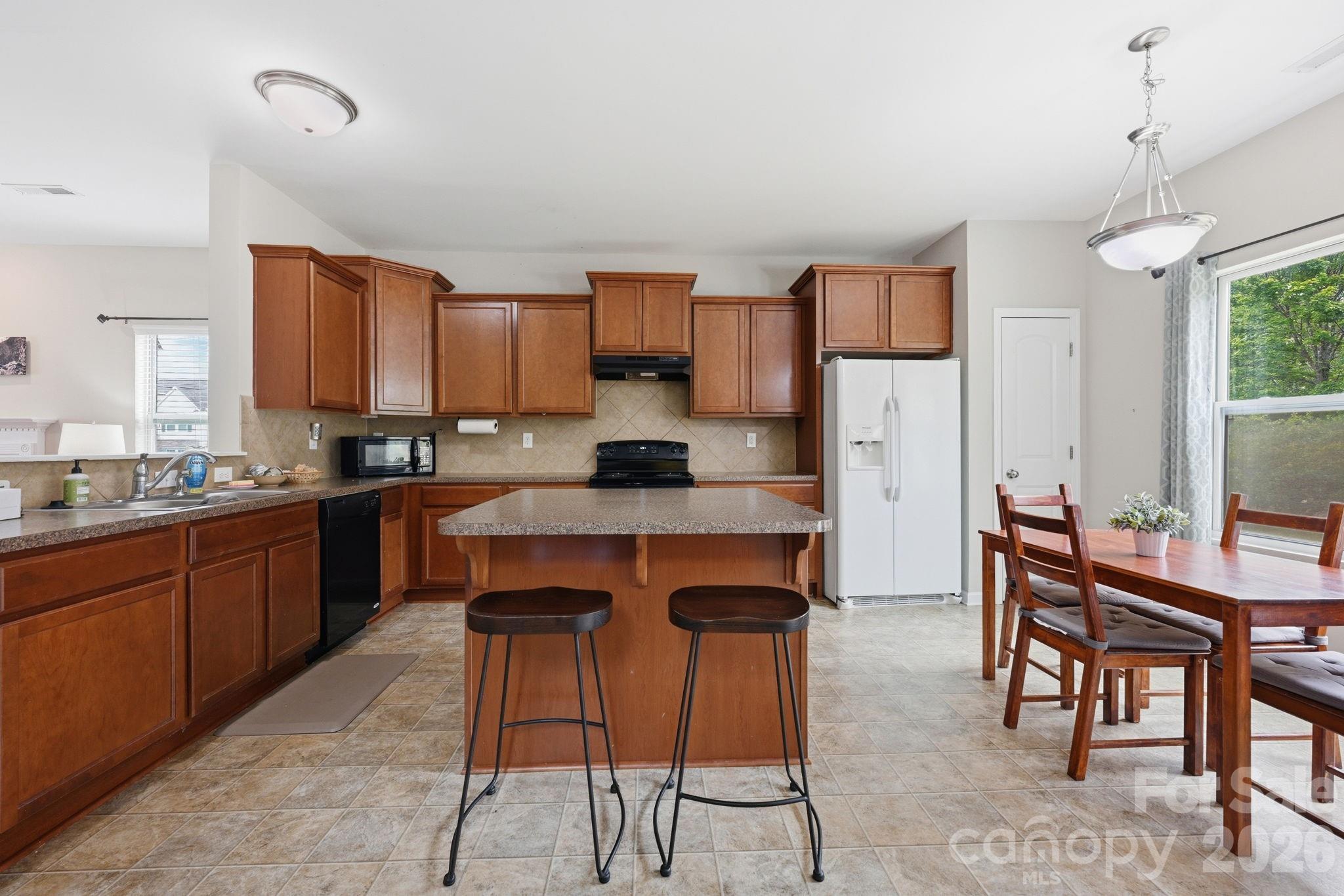 Ellis Pond - Residential