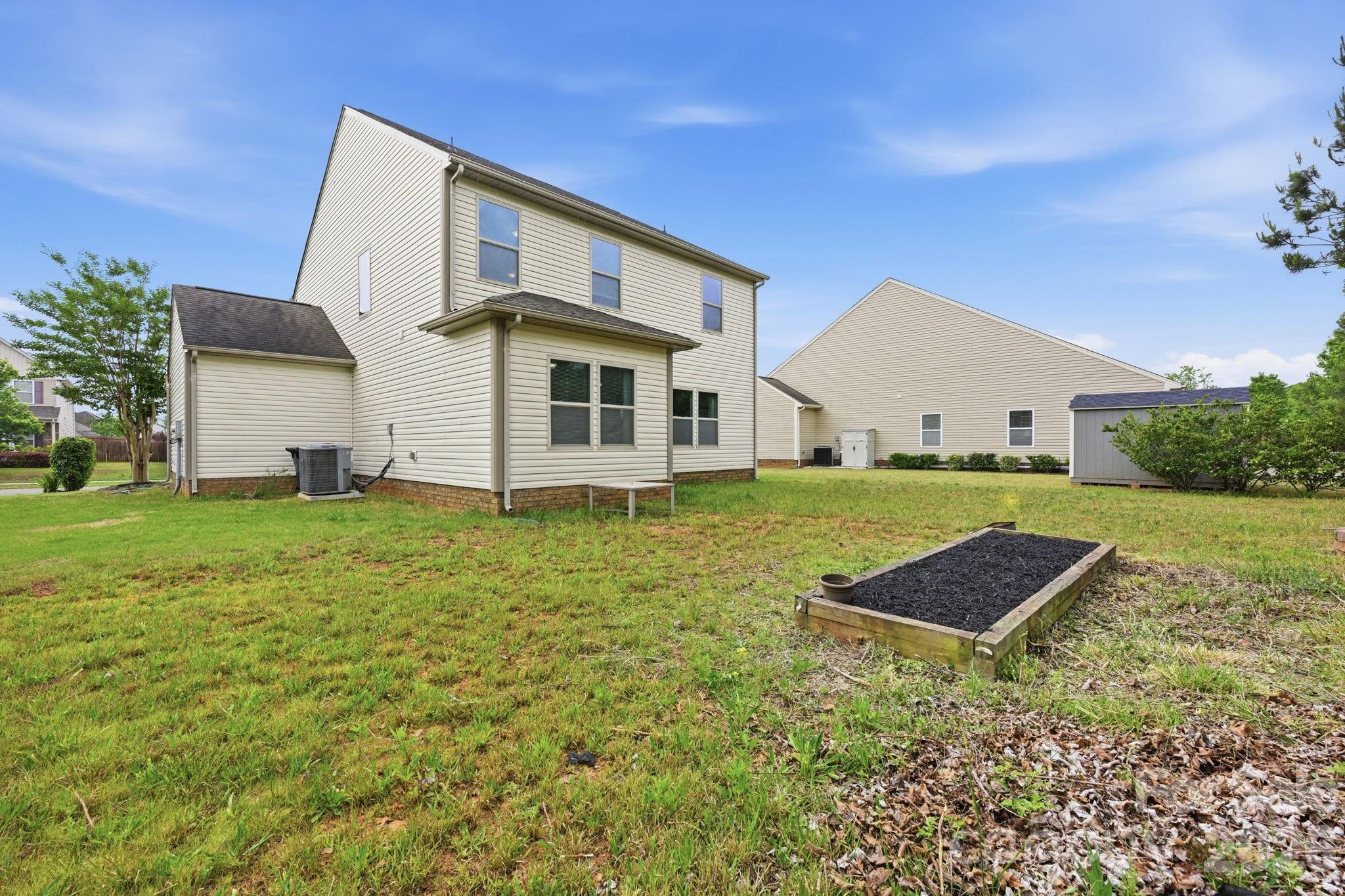 Ellis Pond - Residential