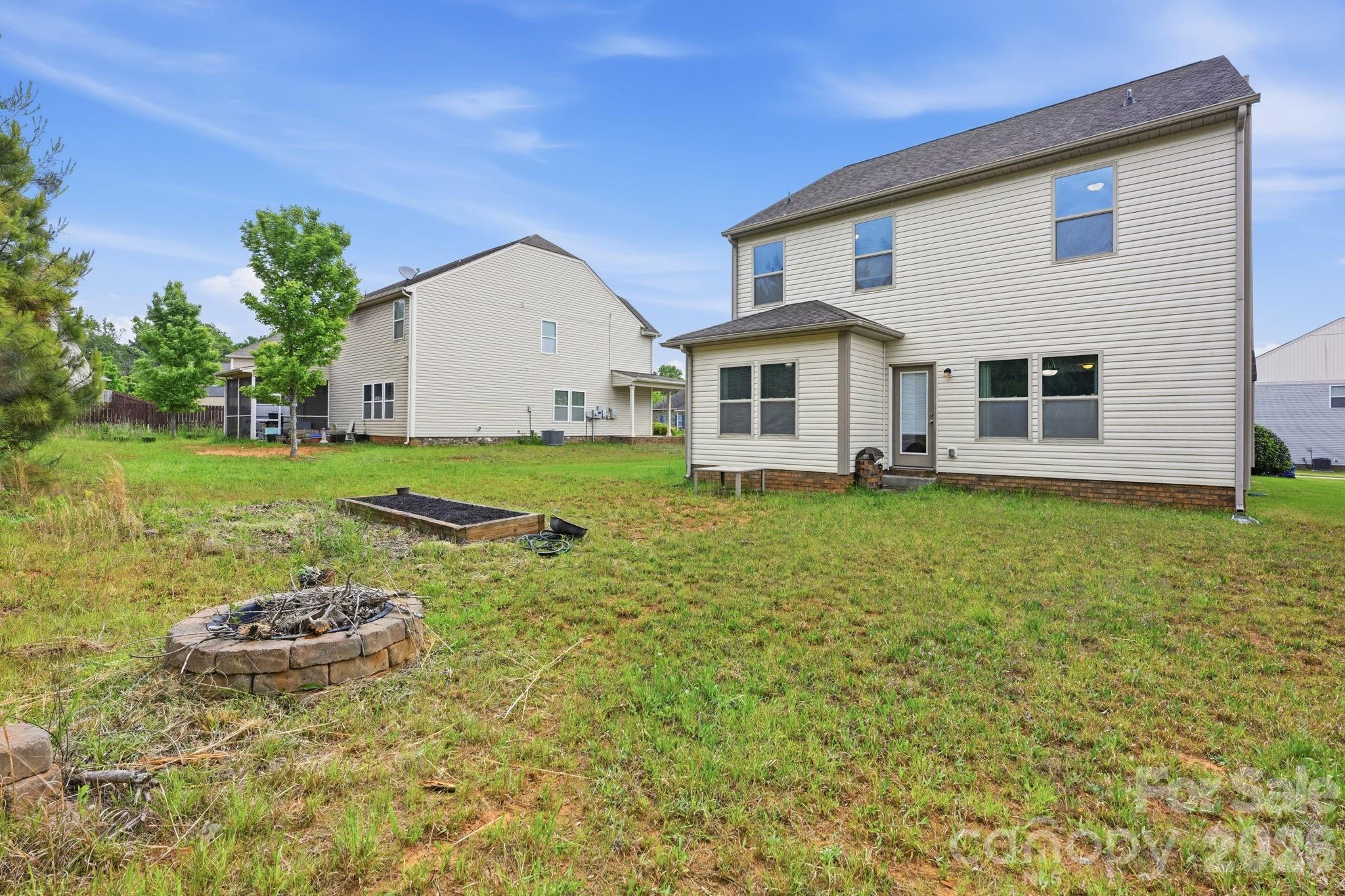 Ellis Pond - Residential