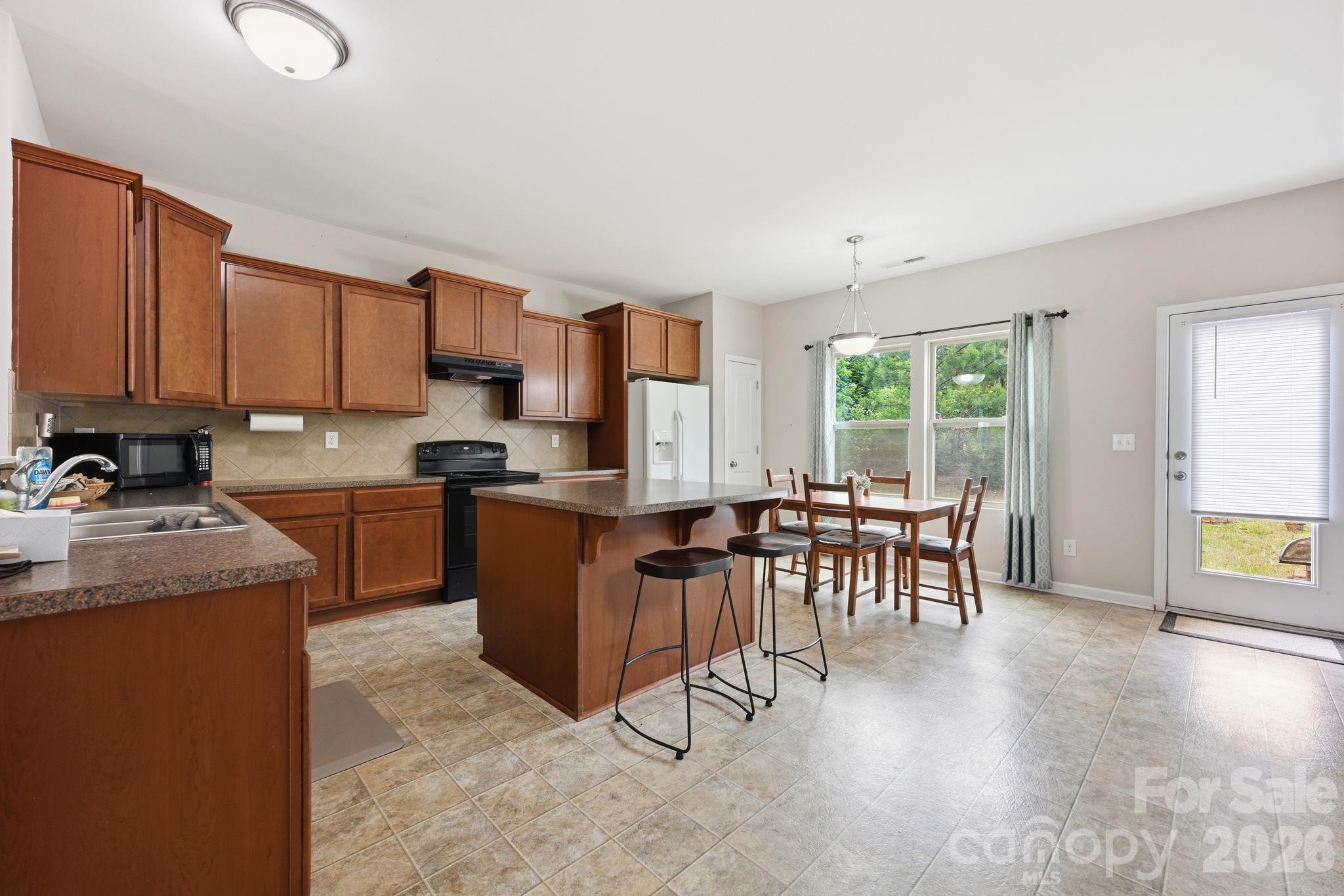 Ellis Pond - Residential
