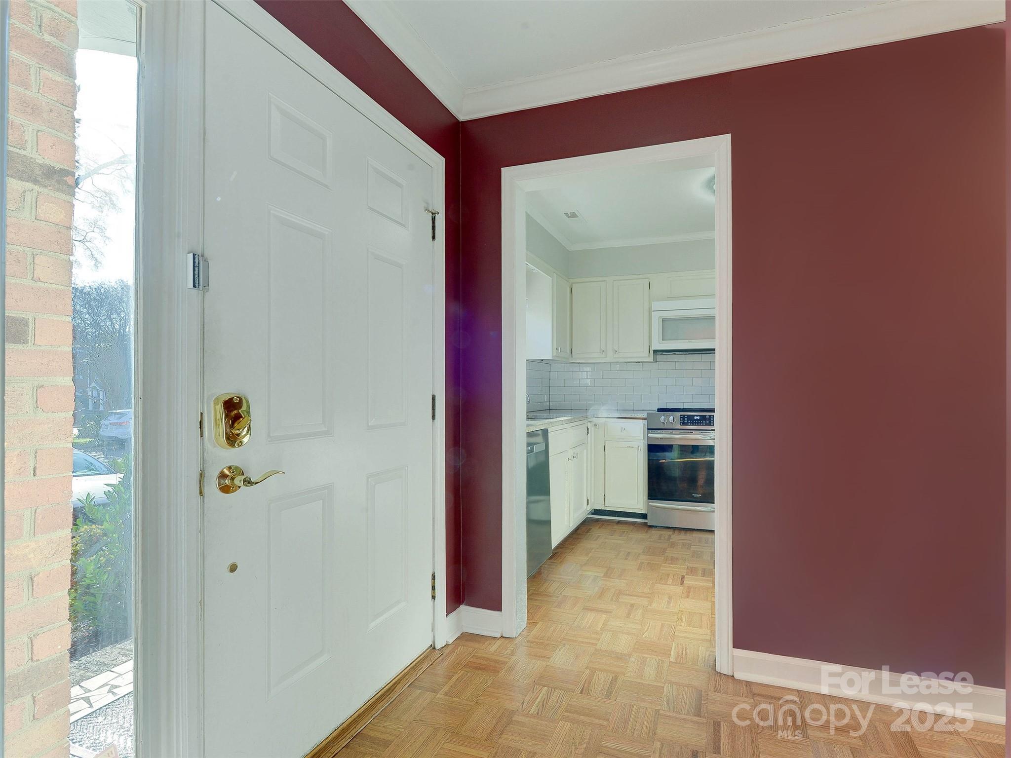 527 Hawthorne Lane 8