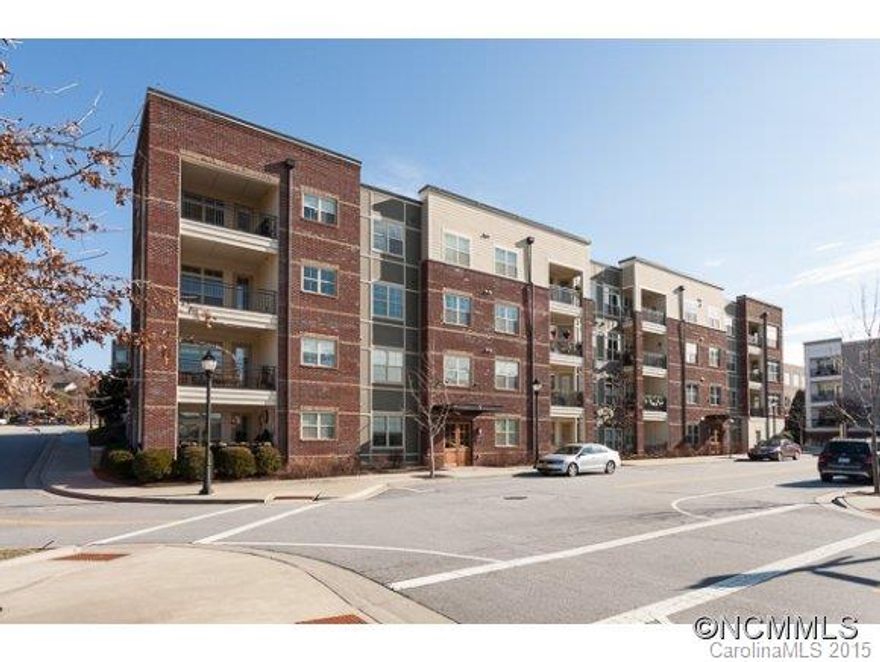 Corner Unit with an open, bright floor plan, hardwood floors, tiled baths, gorgeous kitchen with granite counters and stainless appliances. Unit has deeded parking spot and bonus 2 storage units. Residents enjoy outdoor swimming pool, use of clubhouse & exercise facility. Large covered patio boat views of the mountains, while only steps away from the vibrant Town Center, shopping, dining and entertainment.  Schedule your viewing today!