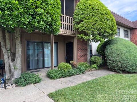 427 6th Avenue W A-12 Hendersonville NC 28739