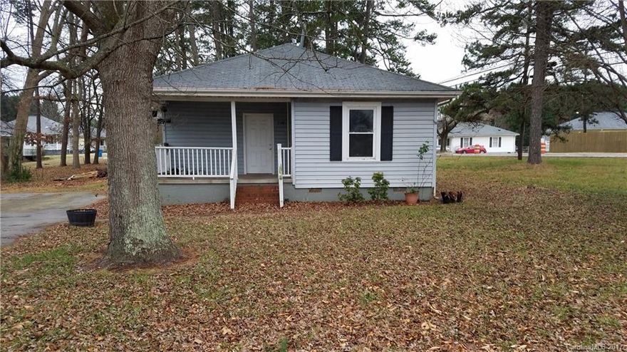 Very well remodeled mill bungalow.  Right around the corner from shopping and in the Belmont School area.  This one will not last long in this area at this price.  Sold AS IS.  Seller will make no repairs.  This property is an auction cash only property.