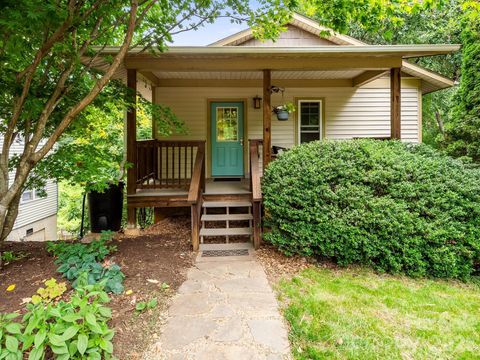 Photo of 16 Jefferson Drive, Asheville, NC 28801 (MLS # 4397729)