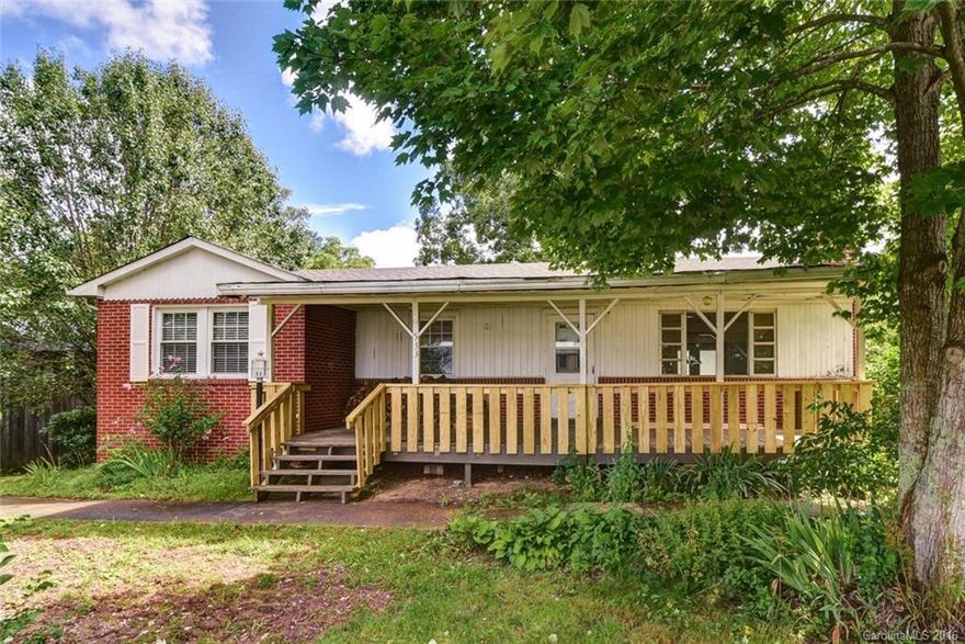 1 Story living, out and away from the busy streets of Asheville. Come home in the evenings to a covered front porch and true 1 Level living with an oversized open kitchen layout adjacent to a private back deck overlooking your sloping and private acre of land. With 3 bedrooms and a large footprint this home is perfect for those looking to getaway, and to be honest we are not sure you will want to come back. Its private, with new furnace and roof and at this price an exceptional value per sqft.