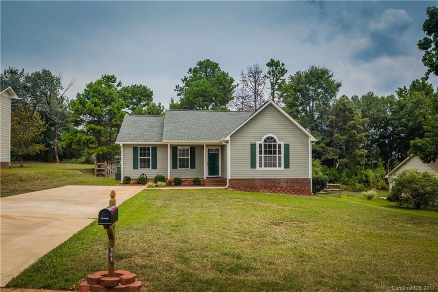 Gorgeous fully remodeled move in ready ranch on quarter acre with rear deck and fenced rear yard in Ft Mill School District. Tile, Laminate and Carpet floors ALL BRAND NEW! New granite and backsplash, new master granite vanity top, new guest bath vanity, new mailbox, fresh paint and more! This house is immaculate and ready for you! NOT A FLIP house, owner married and moved! You will NOT be disappointed in this great home. Come on over, sit on the back deck and then submit your offer!
