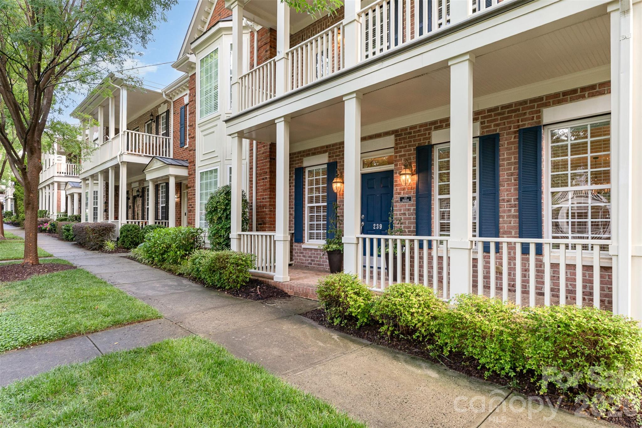 239 N Faulkner Way