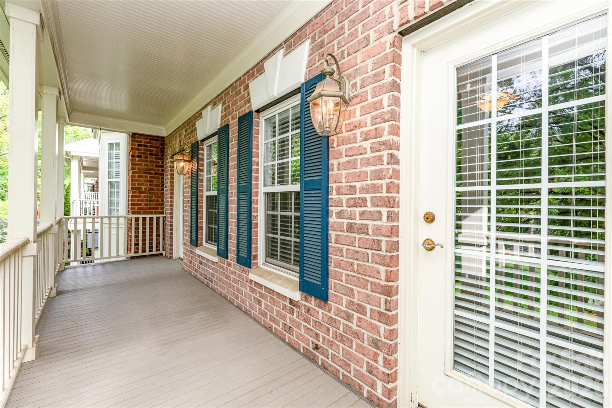 239 N Faulkner Way