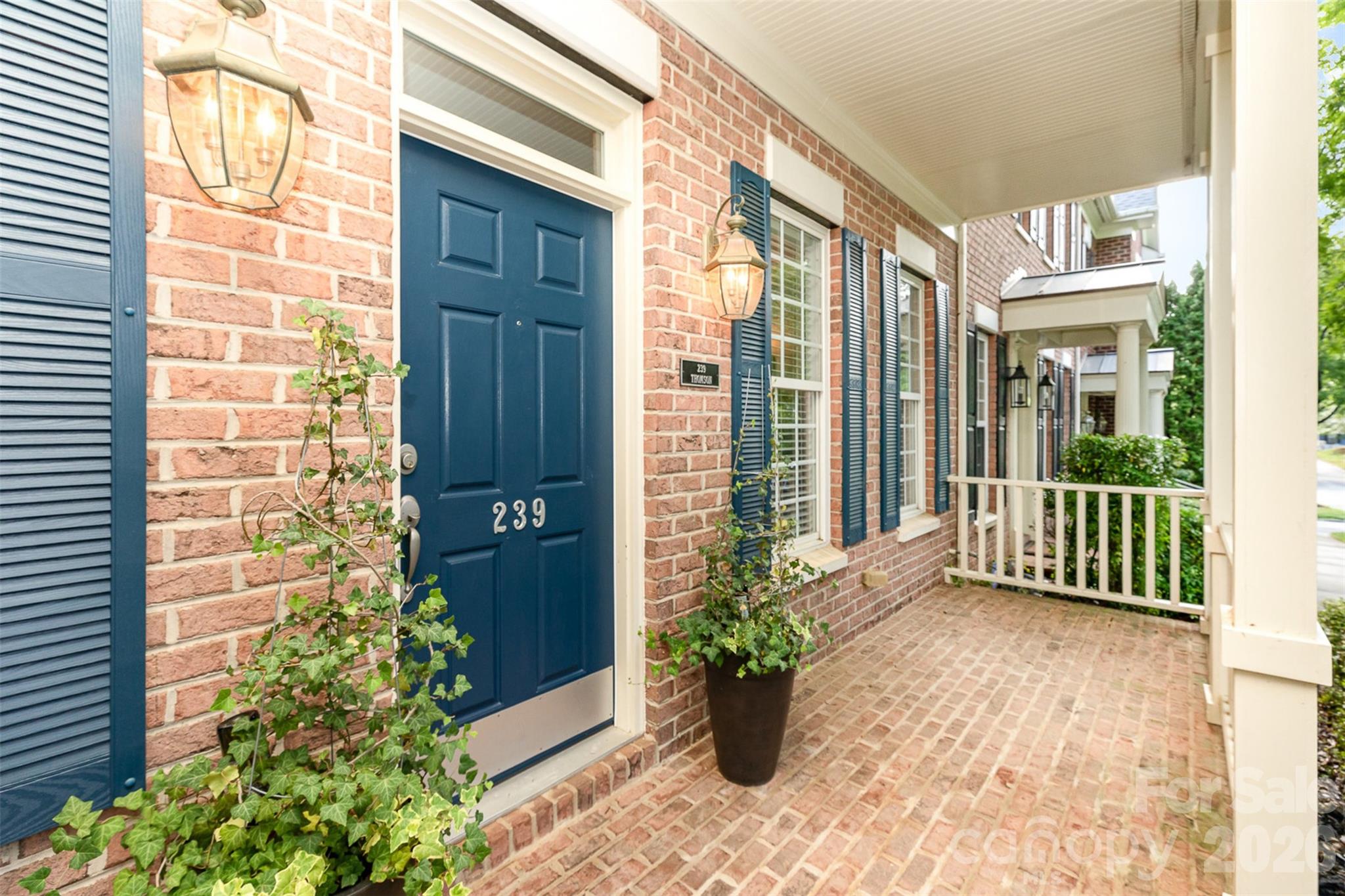 239 N Faulkner Way