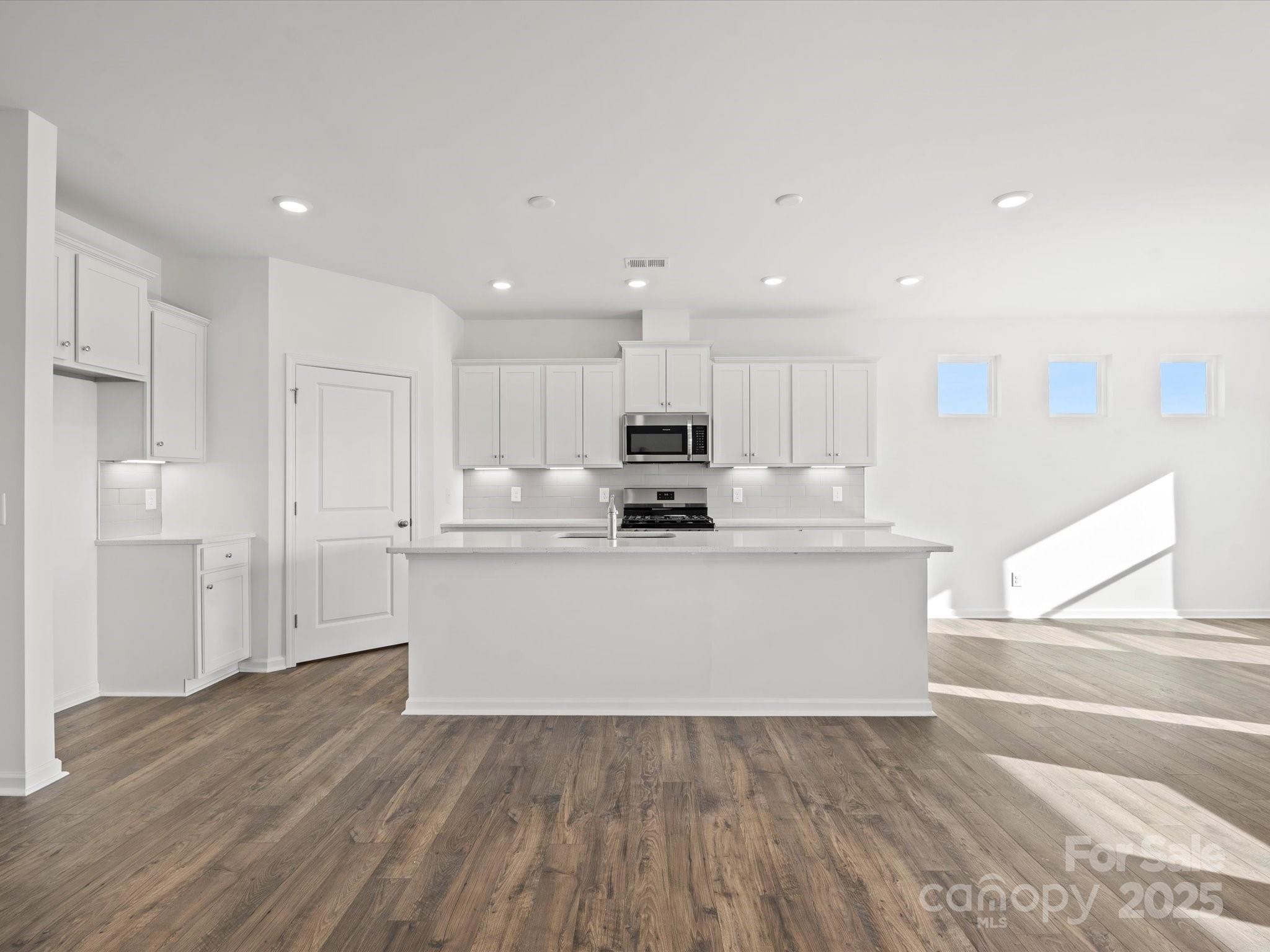 1061 Mapletree Lane