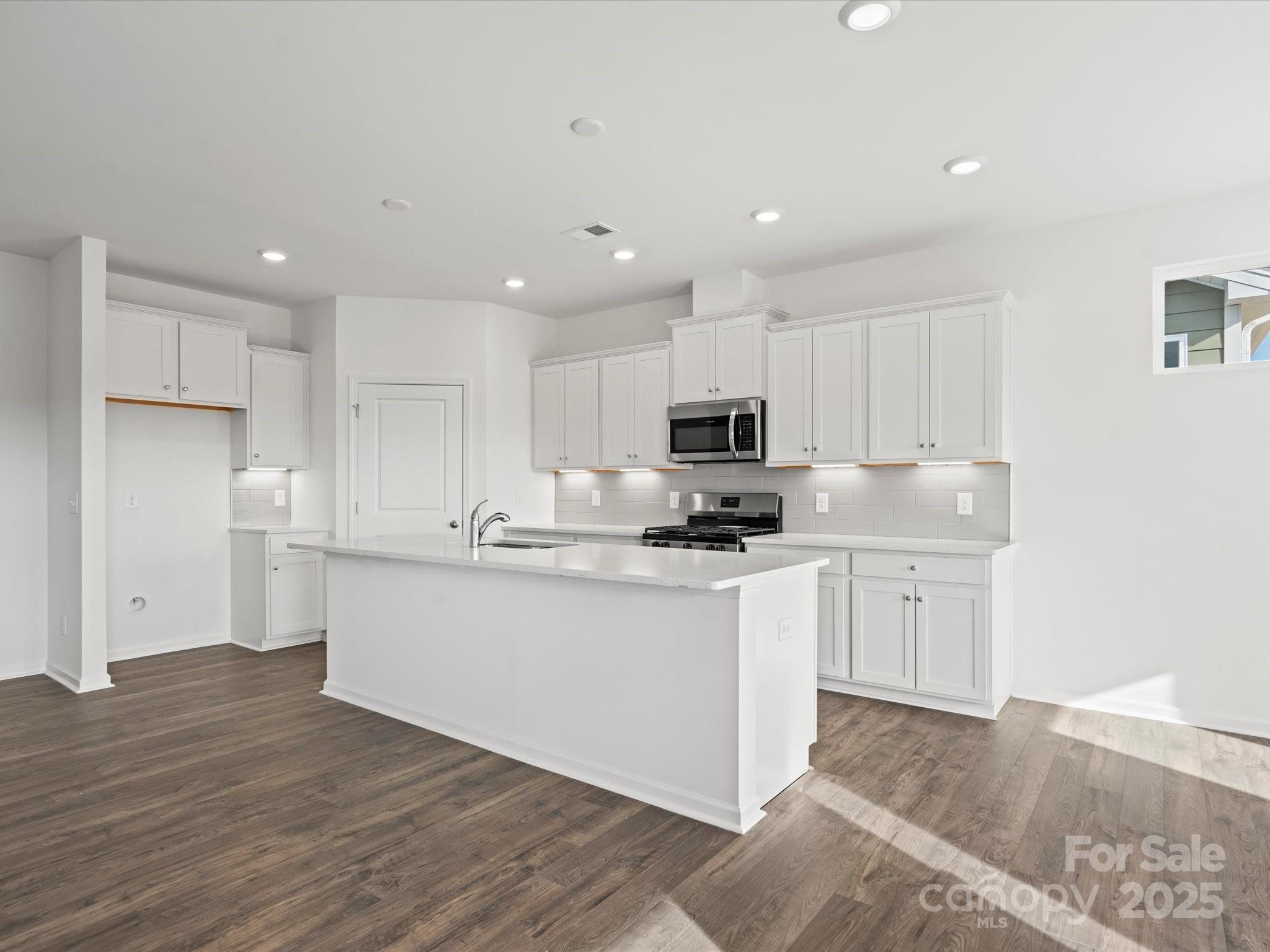 1061 Mapletree Lane
