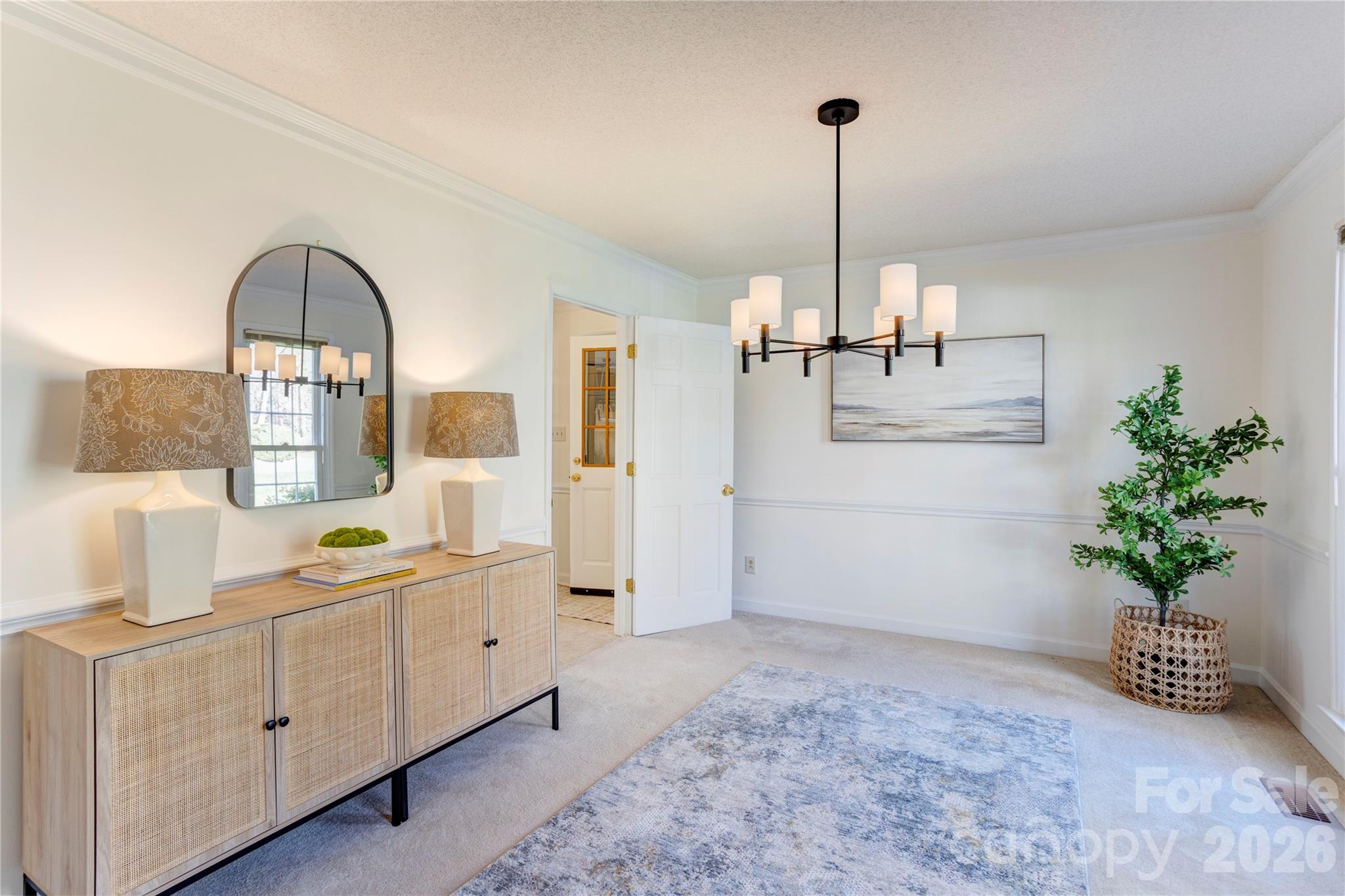 584 Sandringham Place NE