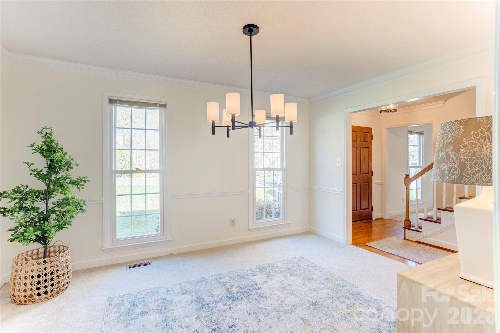 584 Sandringham Place NE