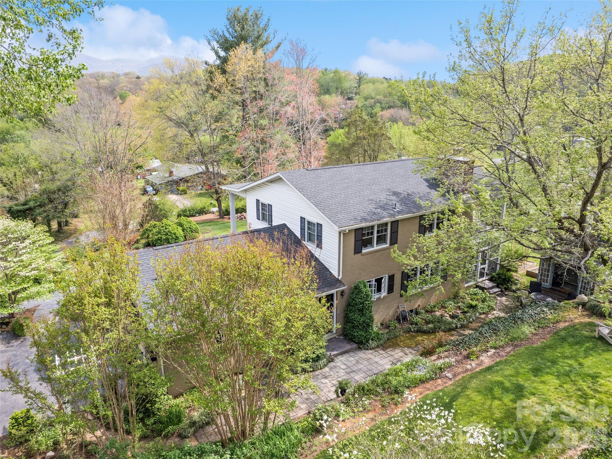 60 Club Knoll Avenue