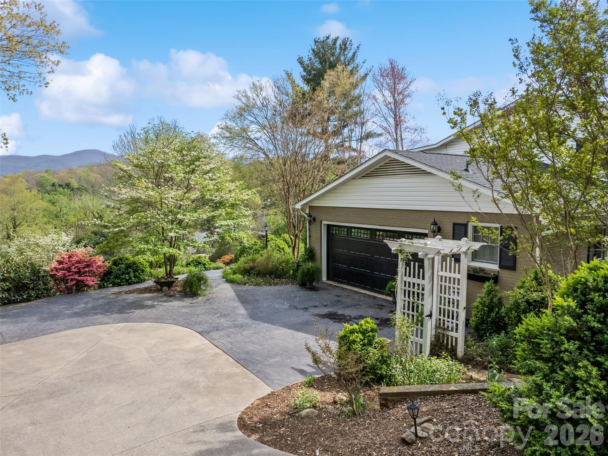 60 Club Knoll Avenue