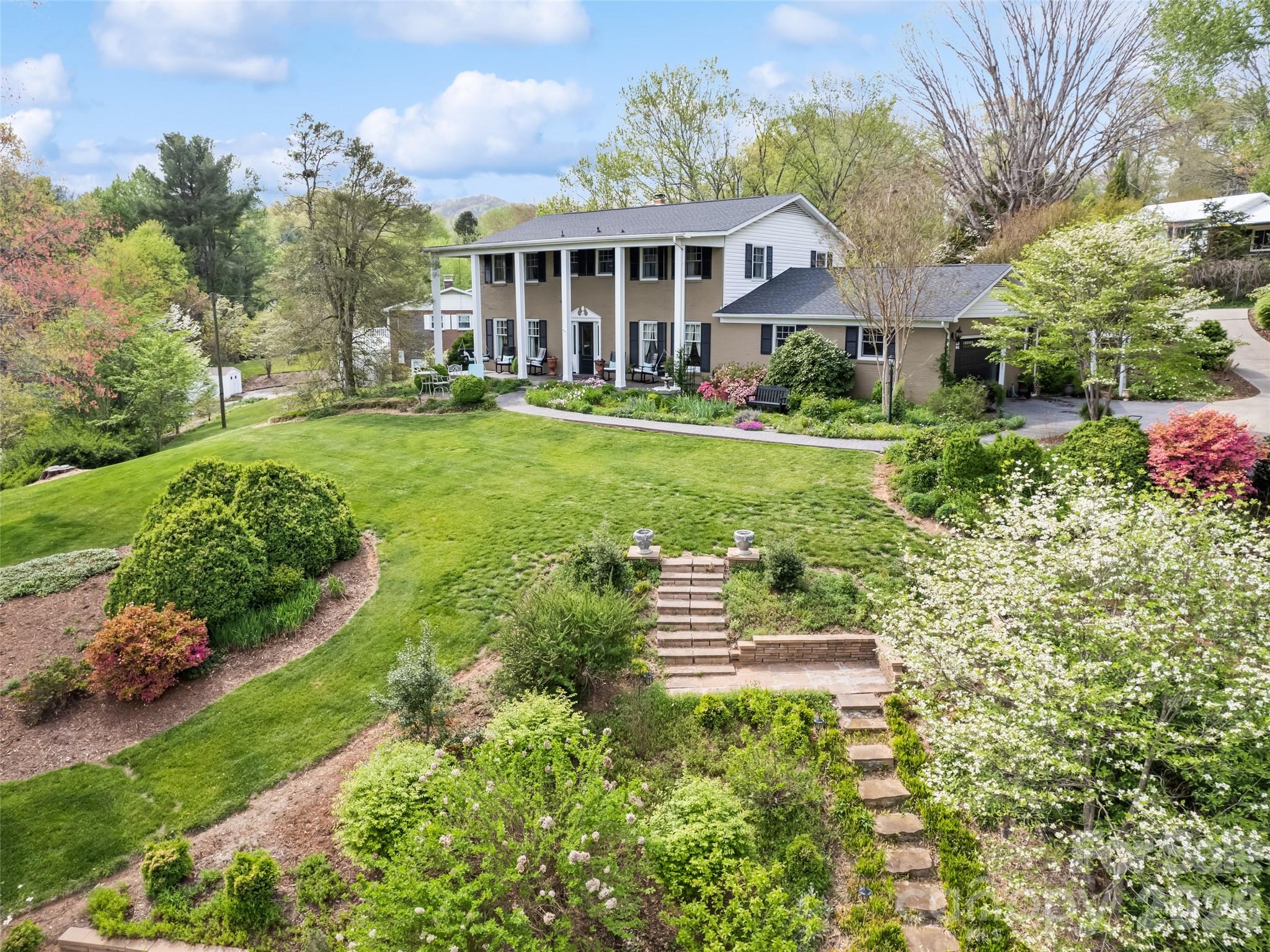 60 Club Knoll Avenue