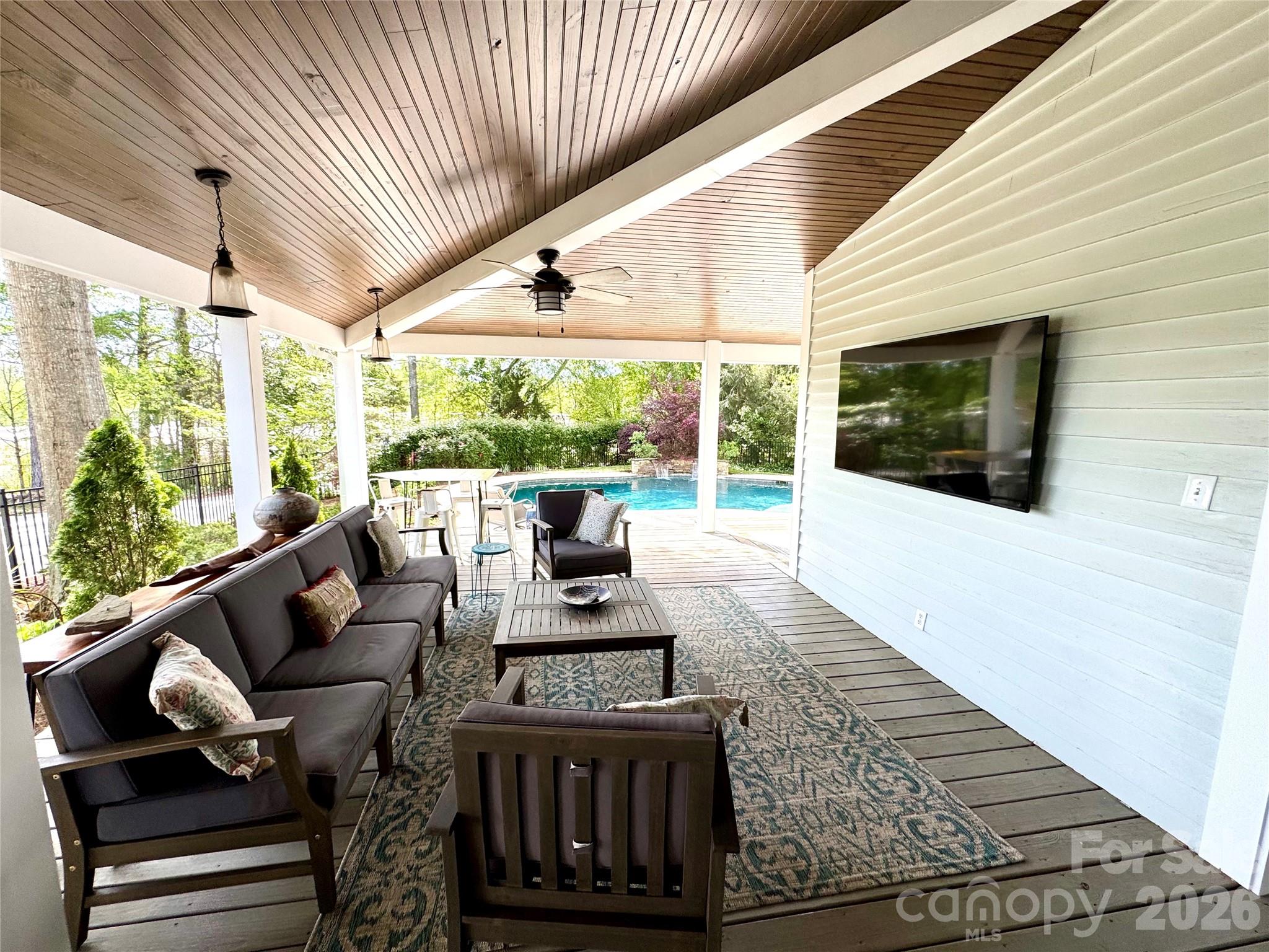 517 Sunnyside Drive SE