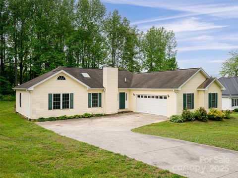 Photo of 88 Star Point Drive, Hendersonville, NC 28792 (MLS # 4255101)