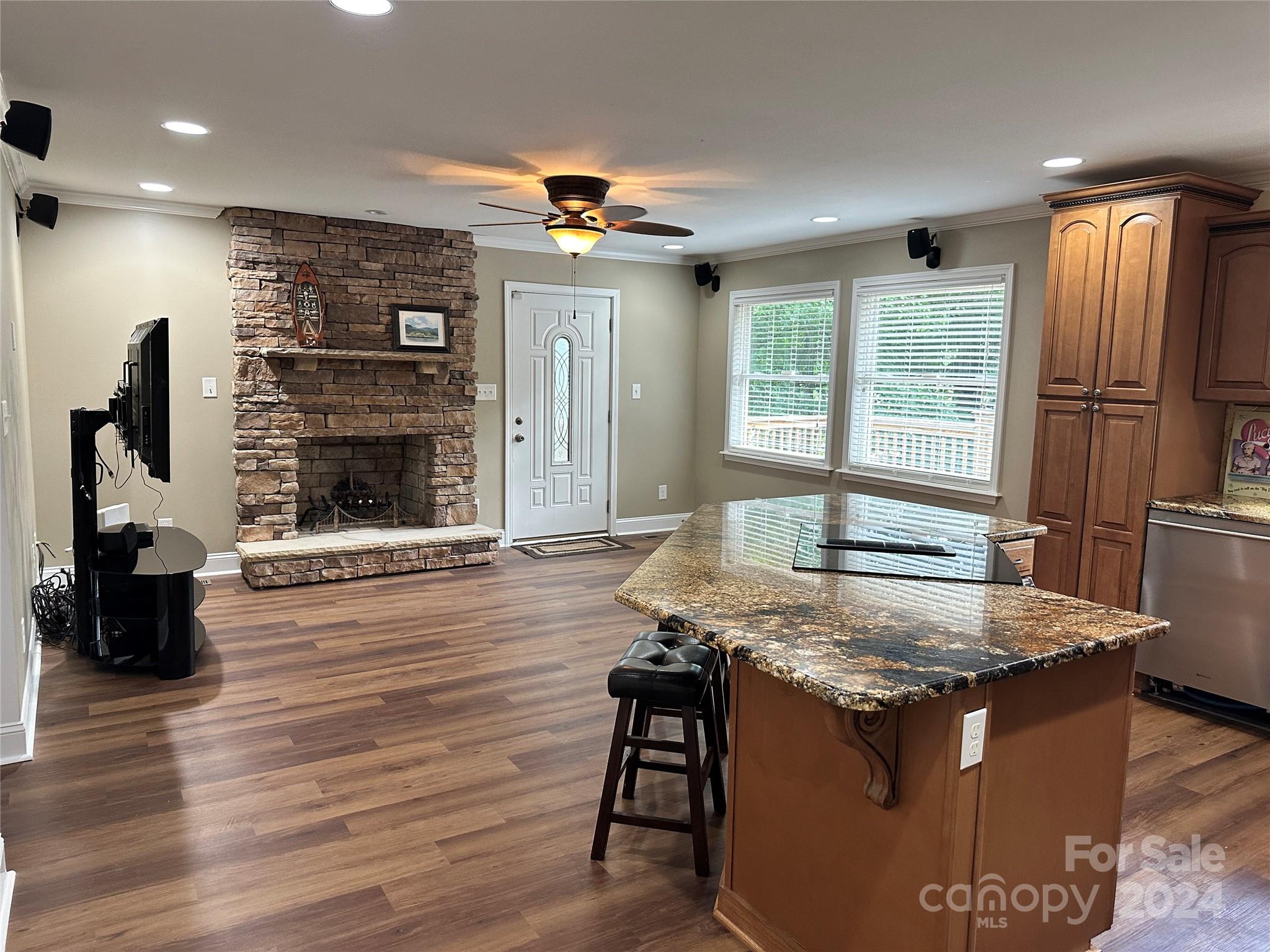 Lake Shore - Residential