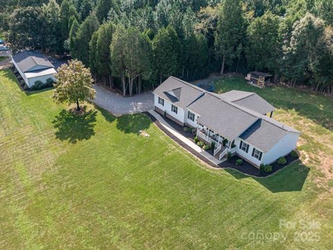 Photo of 106 4th Street SE, Catawba, NC 28609 (MLS # 4297001)