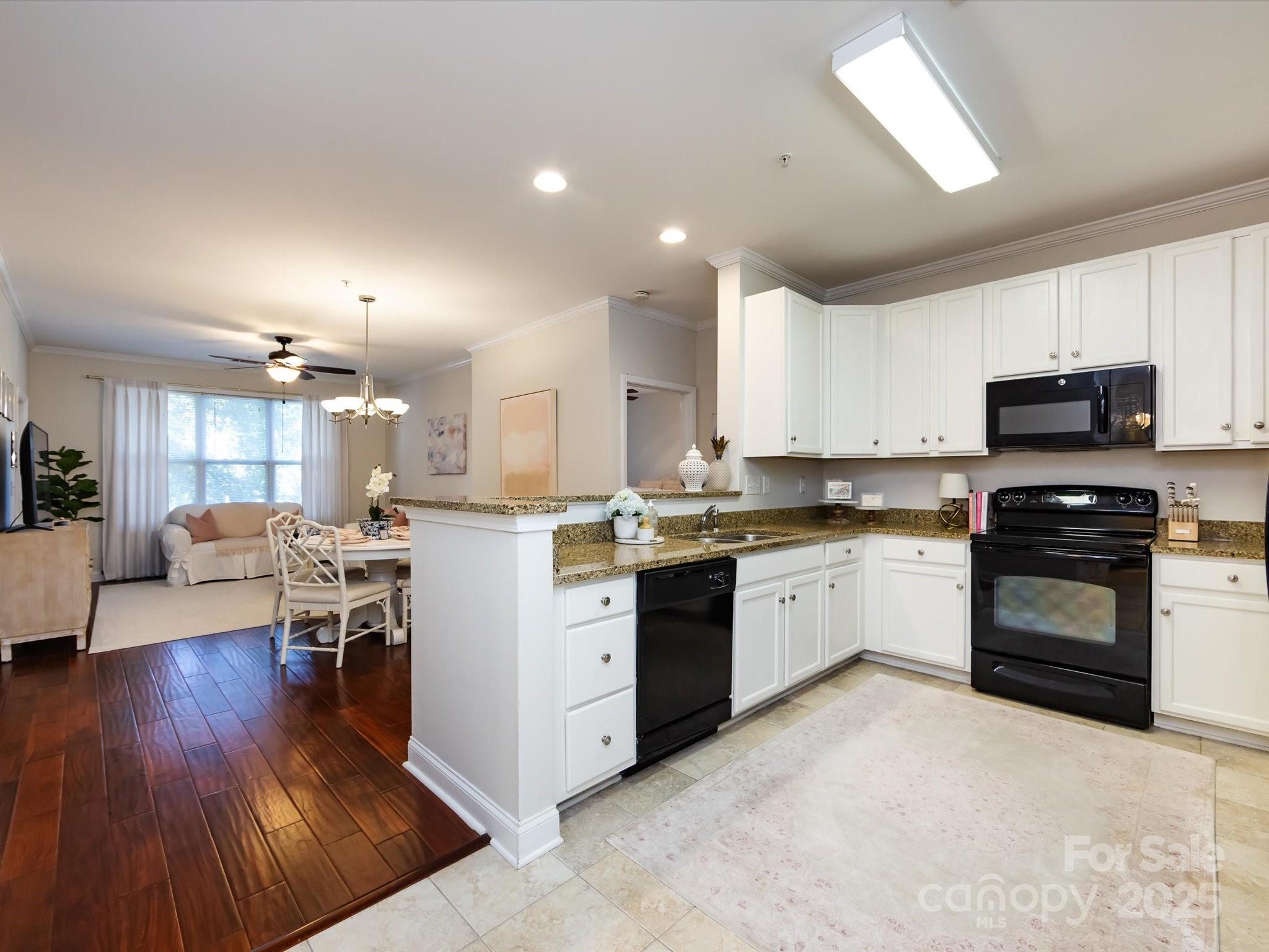 1000 E Woodlawn Road 113